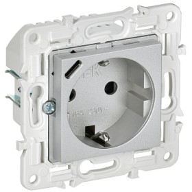 IEK SKANDY Серебряный Розетка с/з с защитными шторками 16А с USB C 18Вт SK-R17S