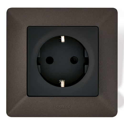 Legrand Valena LIFE Black. Силовая розетка 2К+З 16А 250В с защитными шторками. Безвинтовые зажимы. С лицевой панелью. Антрацит.