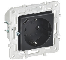 IEK SKANDY Черный Розетка с/з с защитными шторками 16А с USB C 18Вт SK-R17Bl