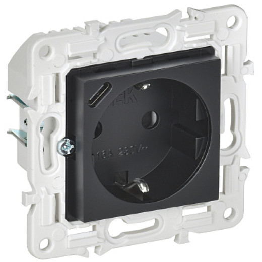 IEK SKANDY Черный Розетка с/з с защитными шторками 16А с USB C 18Вт SK-R17Bl
