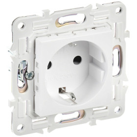 IEK SKANDY Арктический белый Розетка с/з с защитными шторками 16А SK-R04W