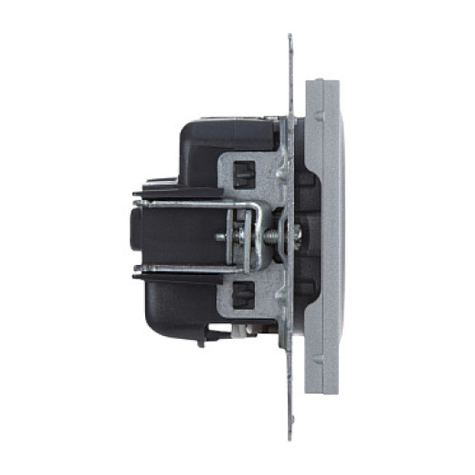 Legrand/Daccord SUNO Алюминий Розетка 2К+З 16А 250В с защитными шторками.Безвинтовые зажимы.