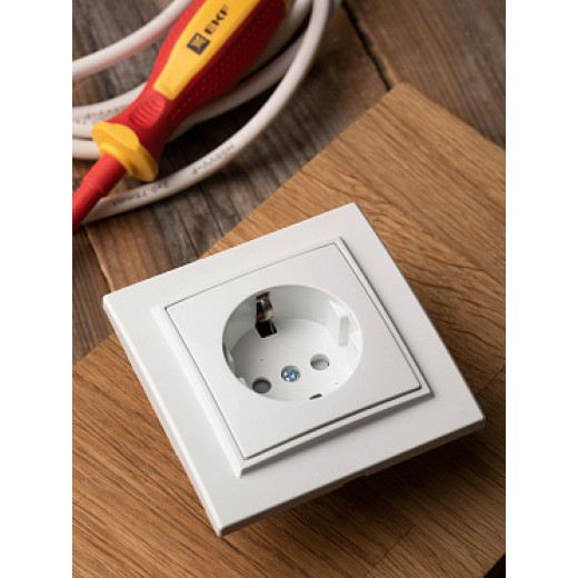 EKF Basic Минск Белый Розетка с/з, со шторками, 16А, СП