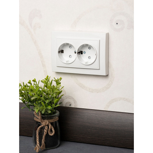 EKF Basic Минск Белый Розетка 2-ая, с/з,со шторками, 16А, СП