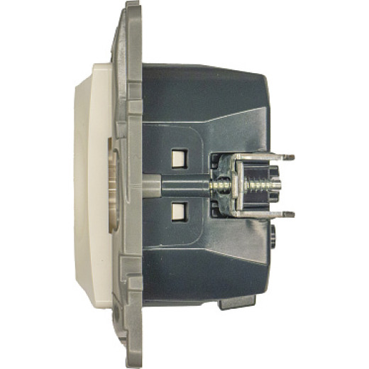 Legrand Etika Белый Розетка с/з со шт. 16А 250В с USB тип C 1500мА 7,5Вт безвинтовые зажимы