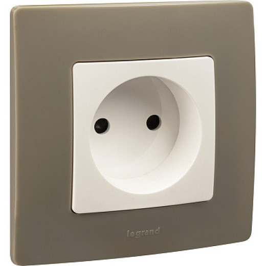 Legrand Etika Белый Розетка б/з со шторками, винтовые клеммы