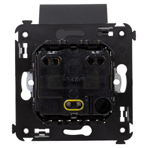 DKC Avanti Розетка с крышкой в стену, 2P+E, с з/ш, 