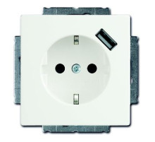ABB BJE Блок розетки SCHUKO с з.шт. с зар. устр-вом USB, безвинт. клеммы, 16А, 700мА, белый