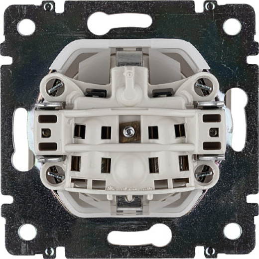 Legrand Valena Крем Розетка 1-ая с/з с крышкой и защитными шторками IP44 (к простой рамке)