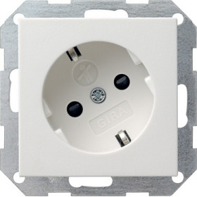 Gira S-55 Бел глянц Розетка с/з с поворотом на 30 градусов,с затвором (shutter) и символом