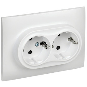 IEK SKANDY Арктический белый Розетка 2-ая с/з с защитными шторками 16А в сборе SK-R07W