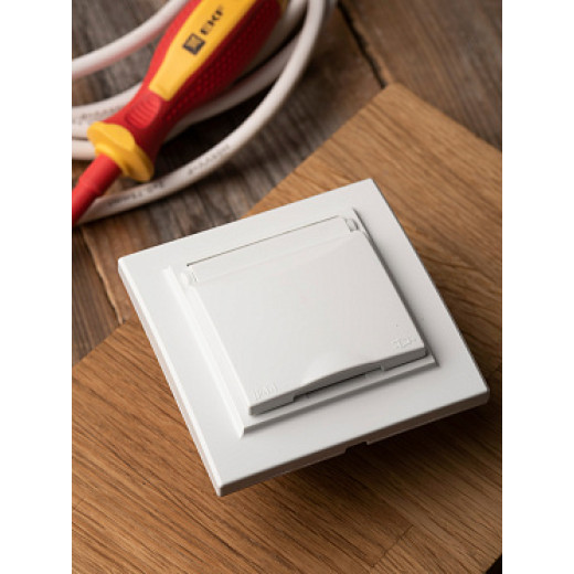 EKF Basic Минск Белый Розетка , с/з, со шторками и крышкой, 16А, IP44, СП