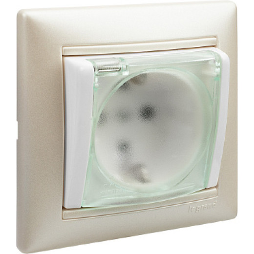 Legrand Valena Бел Розетка 1-ая с/з с крышкой и защитными шторками IP44 (к простой рамке)