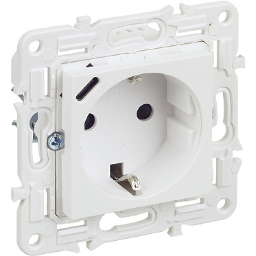 IEK SKANDY Арктический белый Розетка с/з с защитными шторками 16А с USB C 18Вт SK-R17W