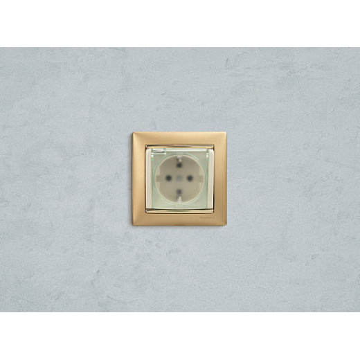 Legrand Valena Крем Розетка 1-ая с/з с крышкой и защитными шторками IP44 (к простой рамке)