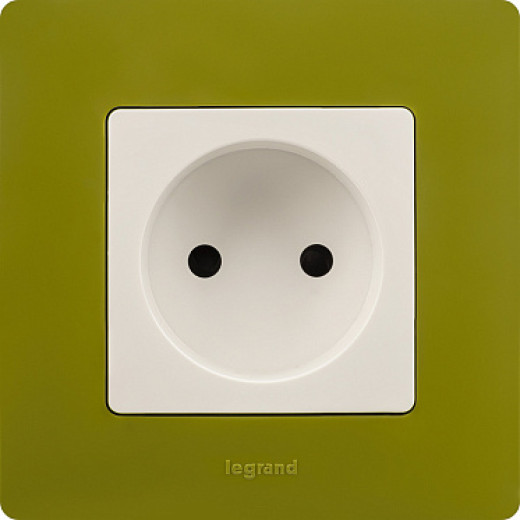Legrand Etika Белый Розетка б/з со шторками, винтовые клеммы