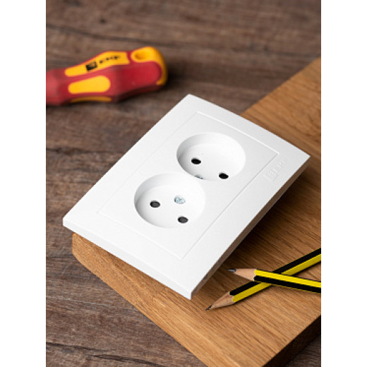 EKF PROxima Валенсия розетка 2-местная б/з 10А белая с защ. штор.
