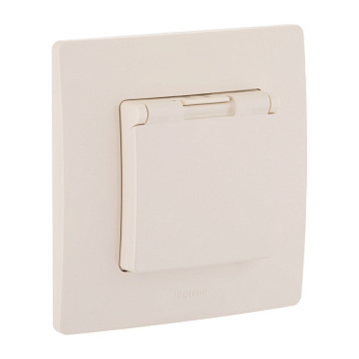 Legrand Etika Слоновая кость Розетка 2К+З IP44