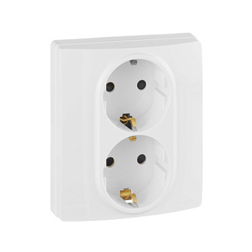 Legrand Etika Белый Розетка 2-ая с/з со шторками, автоматические клеммы.