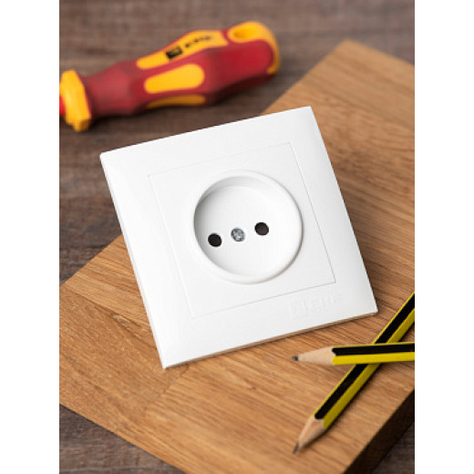 EKF PROxima Валенсия розетка 1-местная б/з 10А белая с защ. штор.