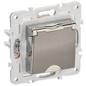 IEK SKANDY Никель Розетка с/з с защитными шторками и крышкой 16А IP44 SK-R11N