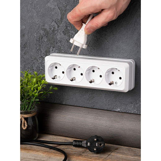 EKF PROxima Рим Розетка 4-местная 16А с заземлением белая