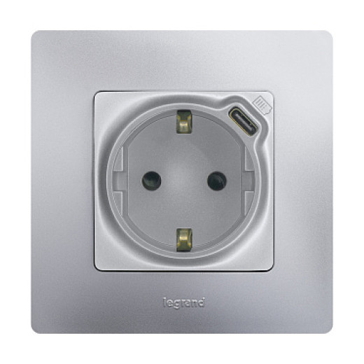 Legrand Etika Алюминий  Розетка с/з со шт. 16А 250В с USB тип C 1500мА 7,5Вт безвинтовые зажимы