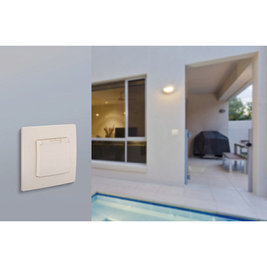 Legrand Etika Слоновая кость Розетка 2К+З IP44