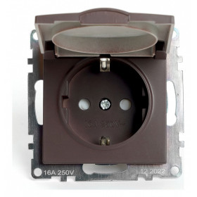 Розетка с заземлением и со шторками, без рамки с крышкой Stekker Катрин 49029