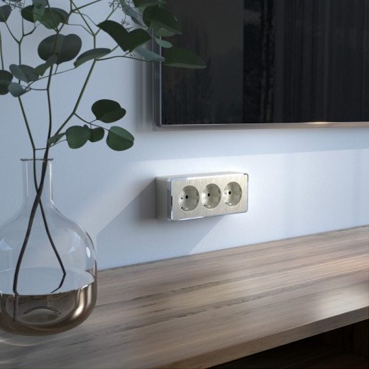 Розетка влагозащищенная с заземлением и со шторками Werkel Gallant (шампань рифленый) W5073110