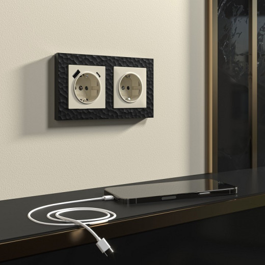 Розетка с заземлением и со шторками и 2хUSB, без рамки Werkel слоновая кость W1171703