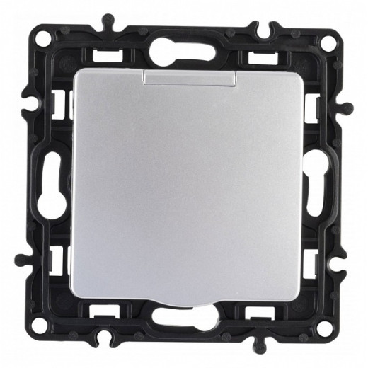 Розетка влагозащищенная с заземлением и со шторкой с крышкой Arte Milano am-217 217.41-1.silver