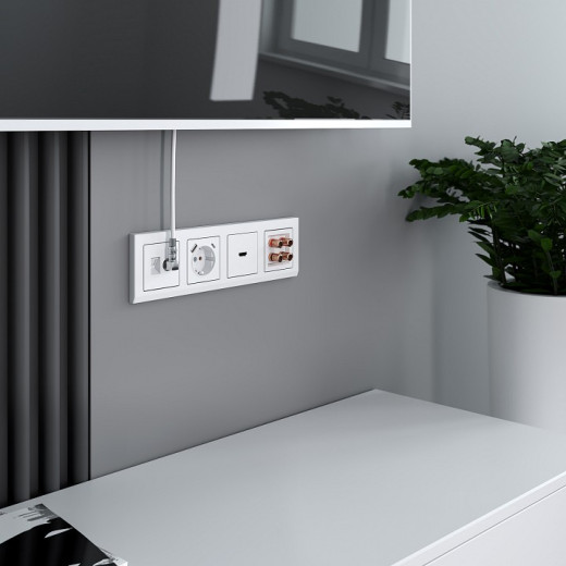 Розетка с заземлением и со шторками и USB, без рамки Werkel белый W1171701