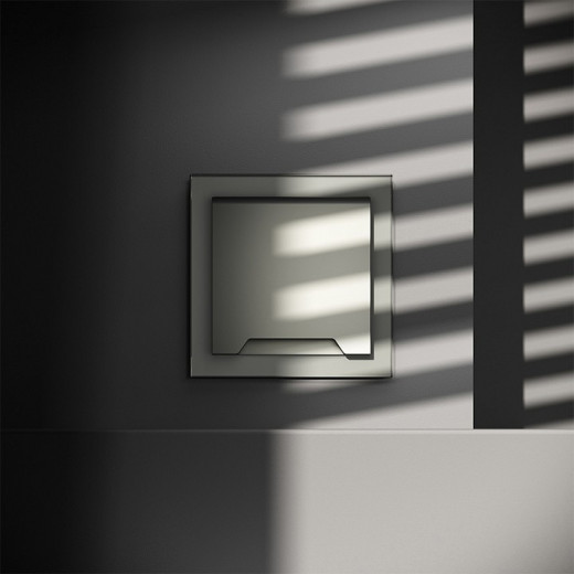 Розетка с заземлением и со шторкой, без рамки с крышкой Voltum S70 VLS040305