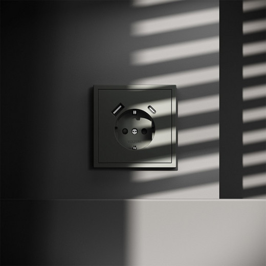 Розетка с заземлением и со шторкой и 2хUSB type A и C, без рамки Voltum S70 VLS040506