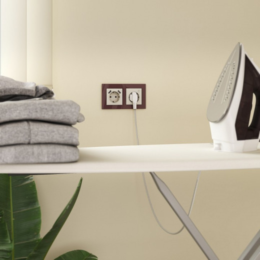 Розетка с заземлением и со шторками и 2хUSB, без рамки Werkel слоновая кость W1171503