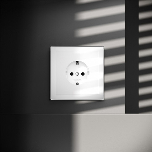 Розетка с заземлением, без рамки Voltum S70 VLS040101