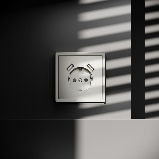 Розетка с заземлением и со шторкой и 2хUSB type A, без рамки Voltum S70 VLS040404