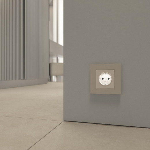 Розетка с заземлением с подсветкой, без рамки Werkel DBQ29 W1171462