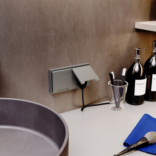 Розетка с заземлением и со шторкой, без рамки с крышкой Voltum S70 VLS040305