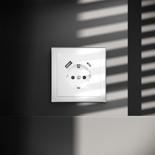 Розетка с заземлением и со шторкой и 2хUSB type A и C, без рамки Voltum S70 VLS040501