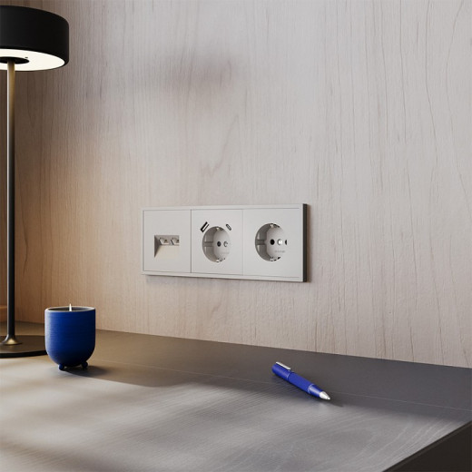 Розетка с заземлением и со шторкой и 2хUSB type A и C, без рамки Voltum S70 VLS040503