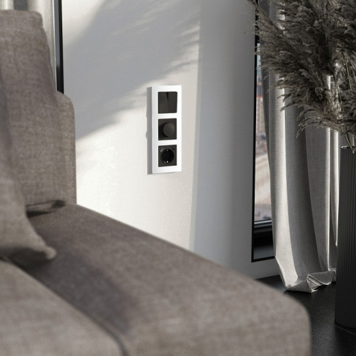 Рамка на 3 поста Werkel Senso (белый, стекло soft-touch) W0033101