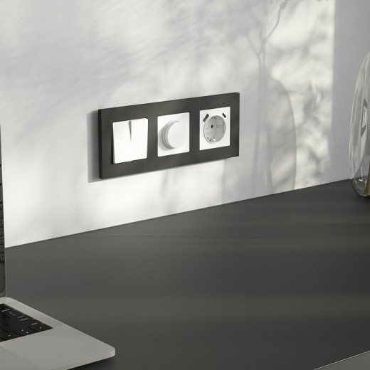 Розетка с заземлением и со шторкой и 2хUSB type A и C, без рамки Werkel белый матовый W1171761