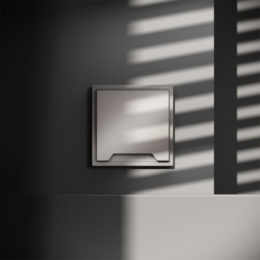 Розетка с заземлением и со шторкой, без рамки с крышкой Voltum S70 VLS040303