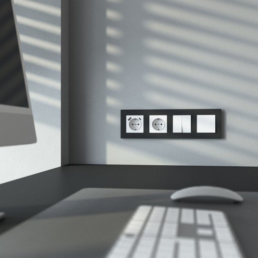 Розетка с заземлением и со шторкой, без рамки с крышкой Werkel  W1171261