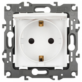 Розетка с заземлением и со шторкой, без рамки Эра Эра 12 12-2103-01М