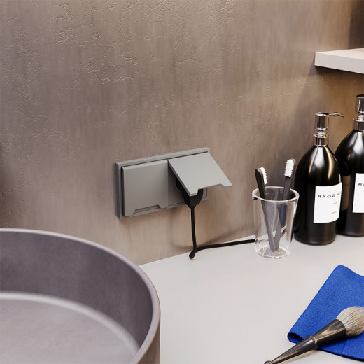 Розетка с заземлением и со шторкой, без рамки с крышкой Voltum S70 VLS040303