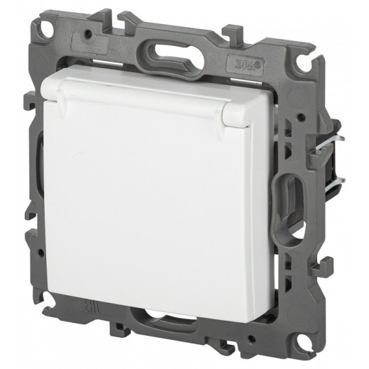 Розетка с заземлением и со шторкой, без рамки Эра Эра 12 12-2103-01М