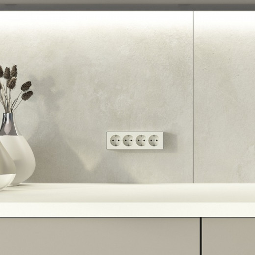 Розетка четверная с заземлением и со шторками Werkel Gallant W5072204